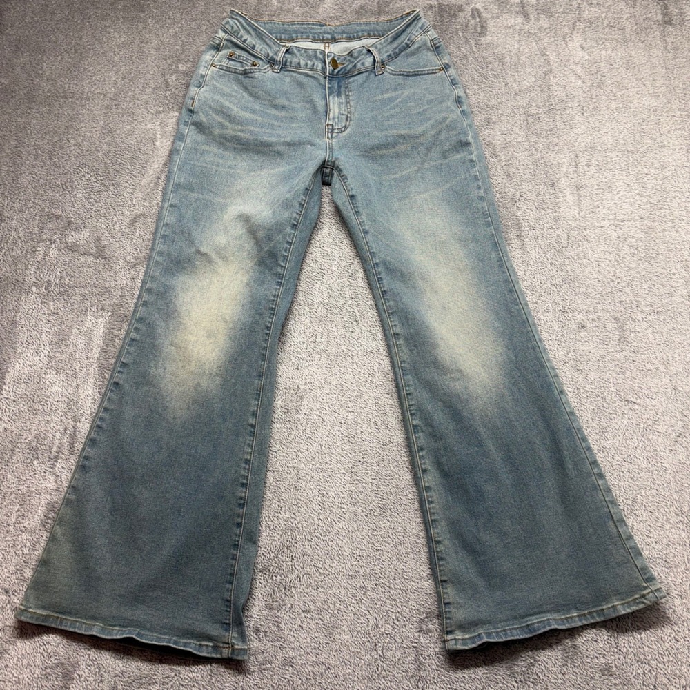 Dazy Flare Leg Jeans Women Size M Light Wash Blue Good High Rise Stretch Denim